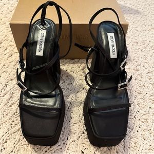 Never worn, Steve Madden Heels